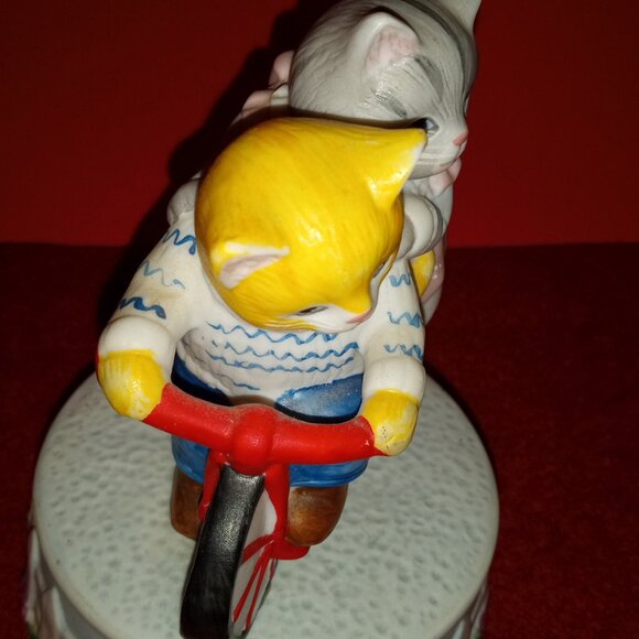 VINTAGE KITTY CUCUMBER TRICYCLE MUSIC BOX - Picture 7 of 8